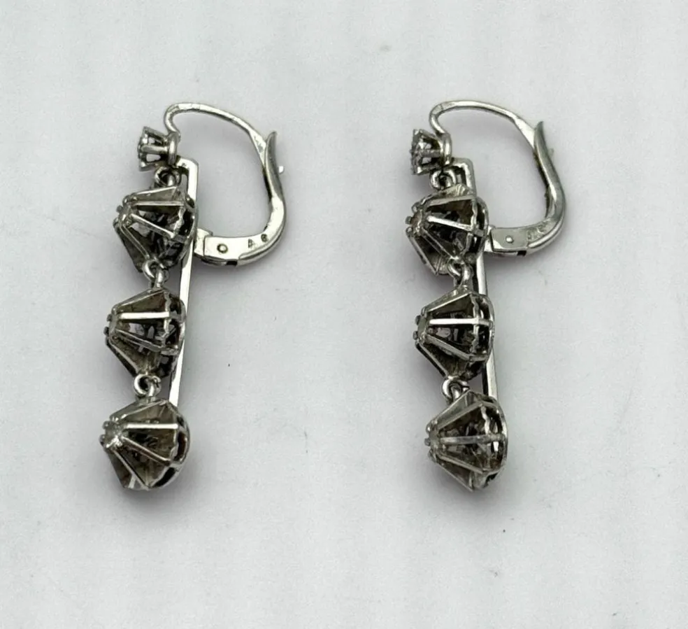 Longues dormeuses or gris serties de diamants