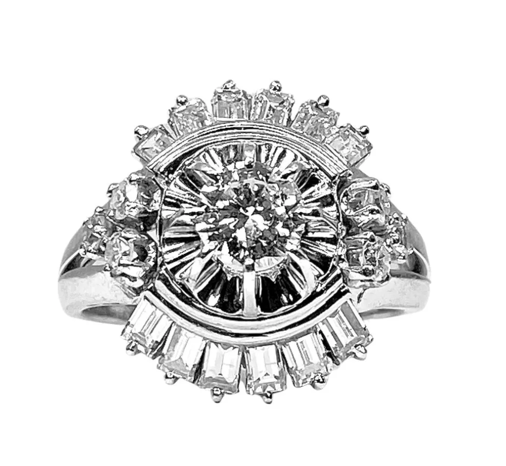 Magnifique bague en platine, diamants baguettes et ronds