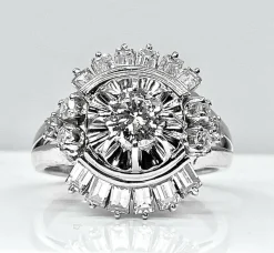 Magnifique bague en platine, diamants baguettes et ronds