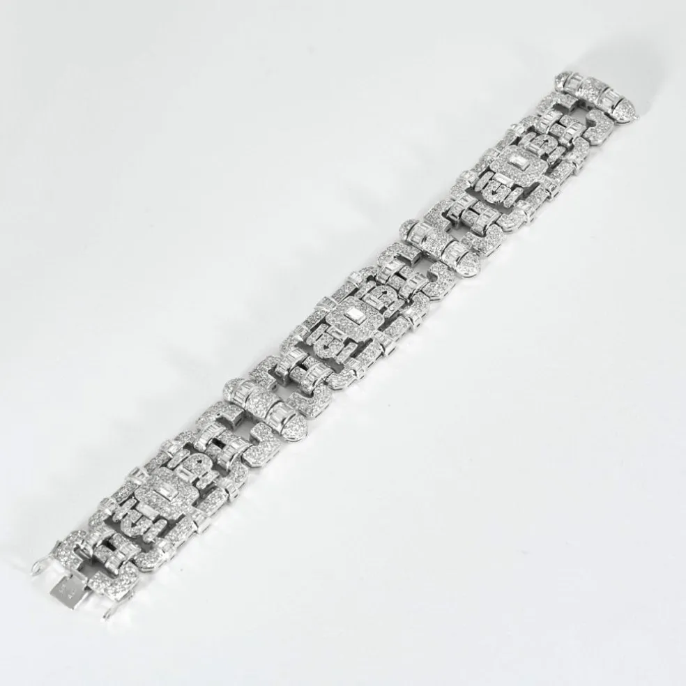 Magnifique bracelet articulé de style art déco en or gris et diamants