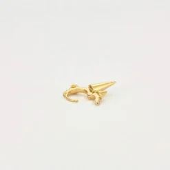 MARIA TASH  Mono boucles d'oreille en or et diamants