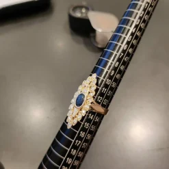 Marquise en or jaune diamants et saphir