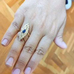 Marquise en or jaune diamants et saphir