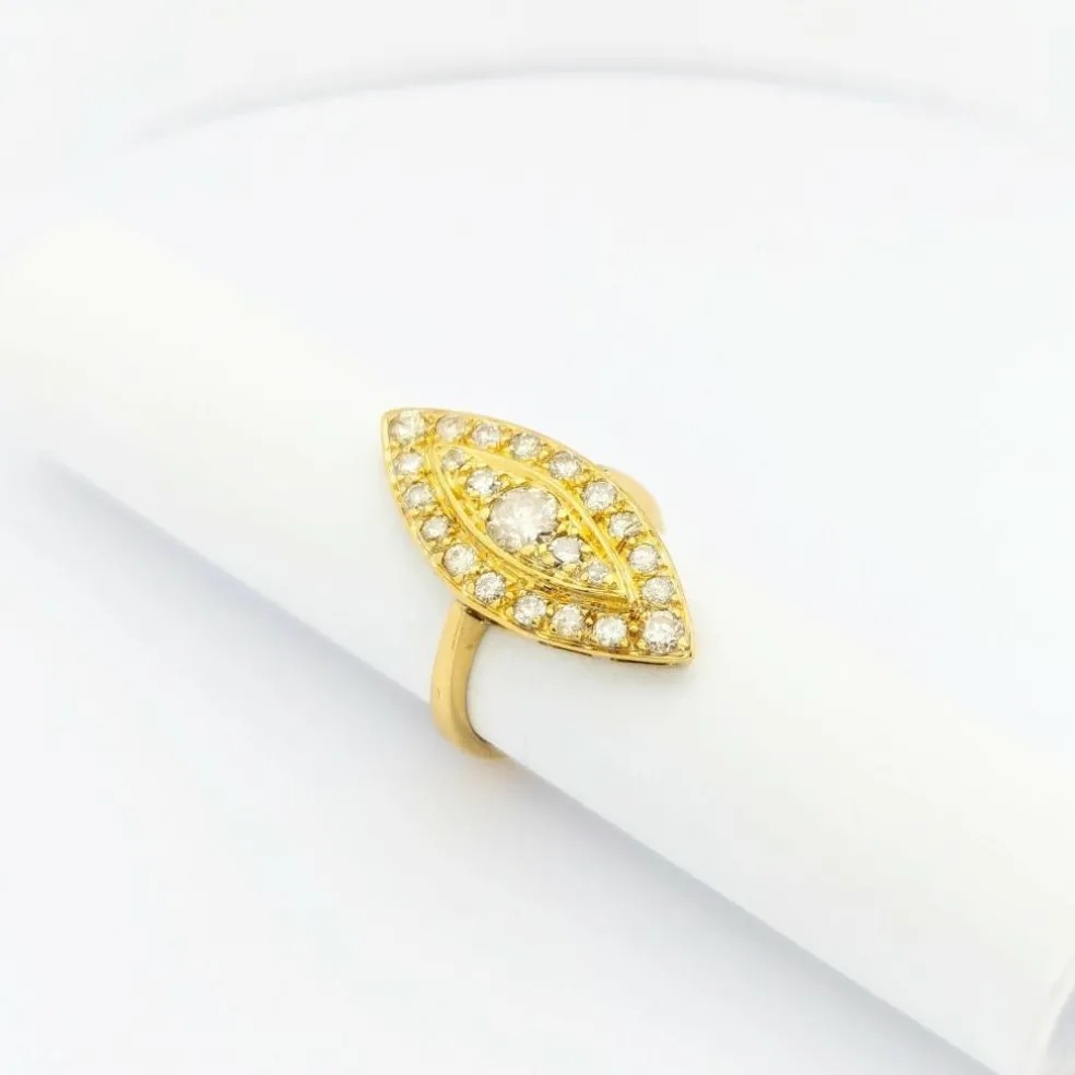 Marquise en or jaune et diamants