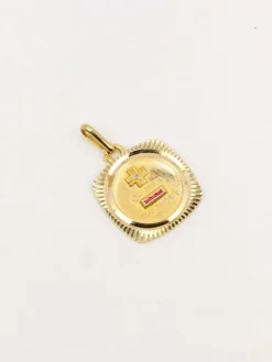 Médaille amour Augis carrée Plus qu'hier moins que demain or jaune diamant rubis