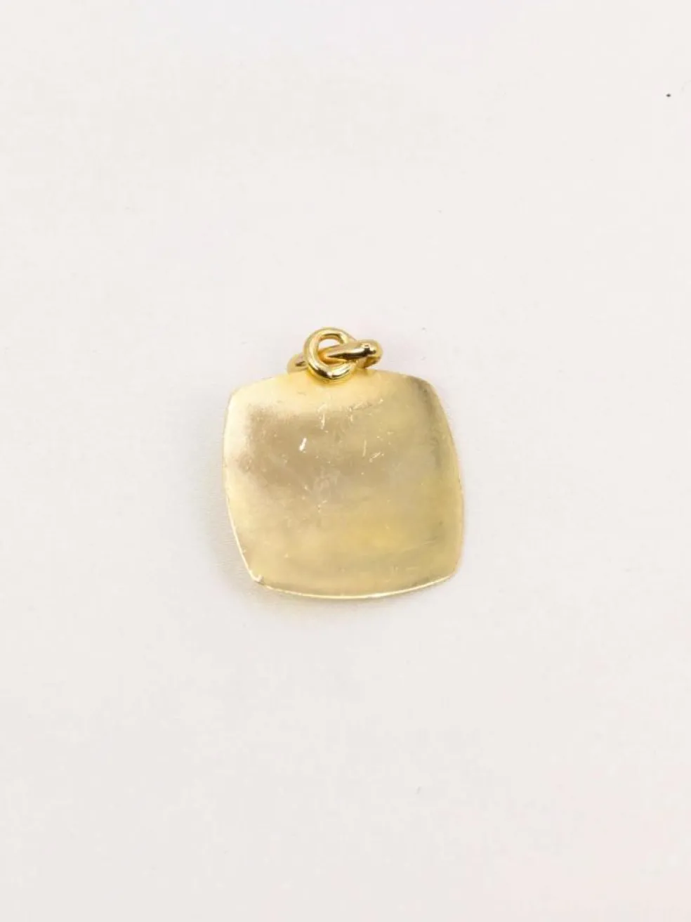 Médaille amour Augis carrée Plus qu'hier moins que demain or jaune diamant rubis