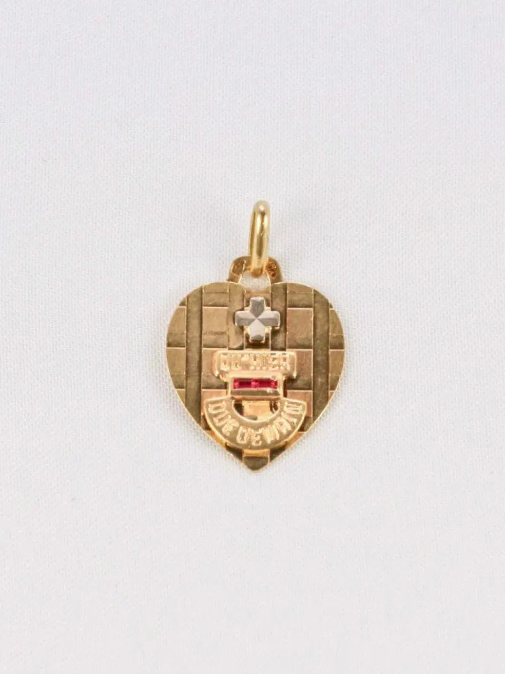 Médaille amour Augis coeur Plus qu'hier moins que demain or jaune rubis