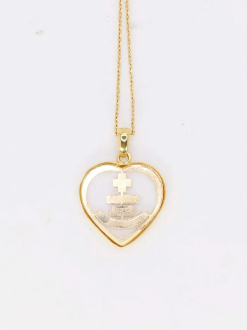 Médaille amour Augis coeur en verre et or, Plus qu’hier moins que demain, ca 1980