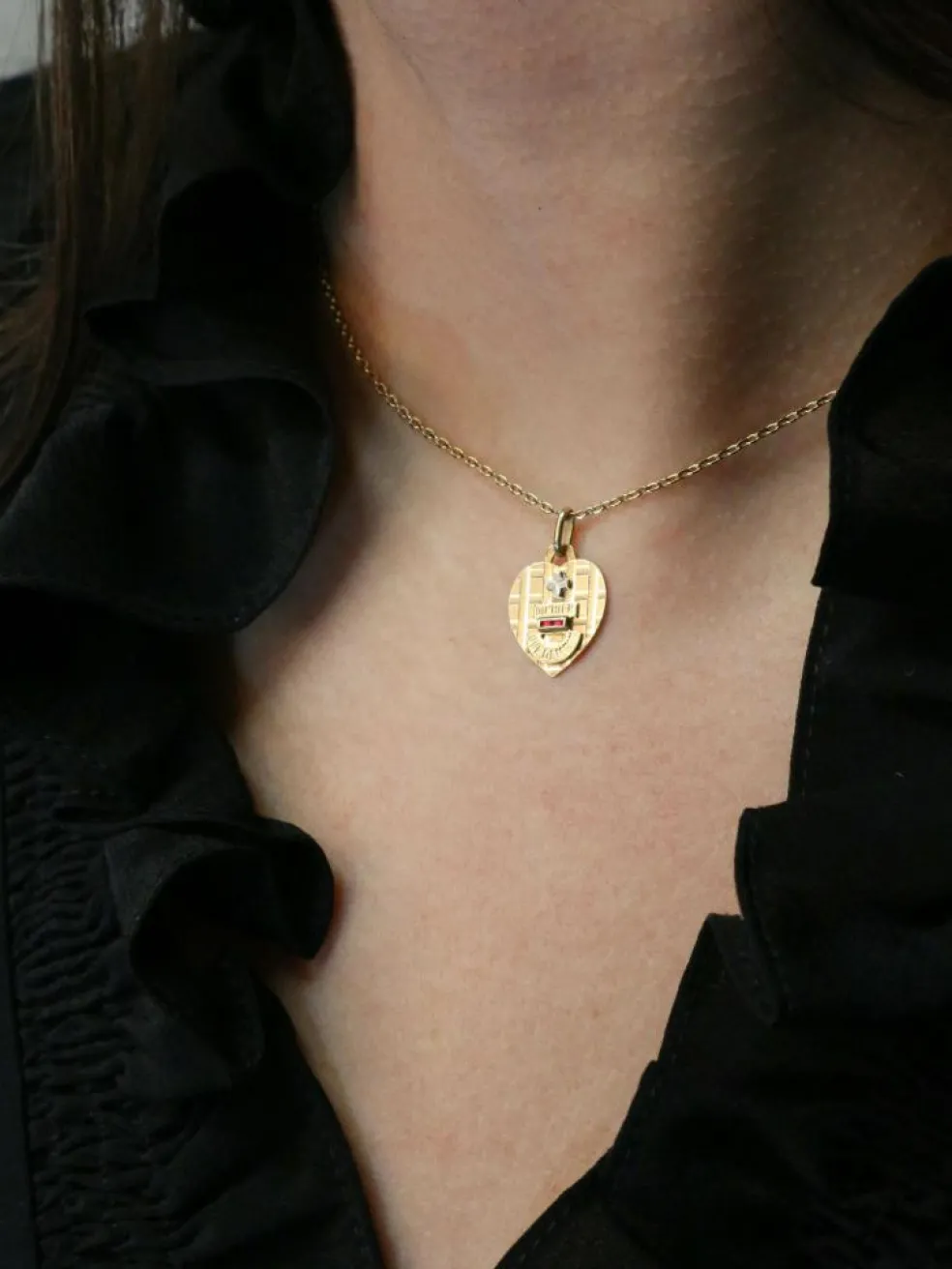 Médaille amour Augis coeur Plus qu'hier moins que demain or jaune rubis