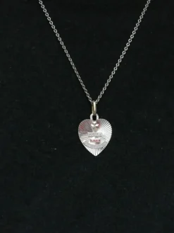 Médaille amour Augis cœur Or blanc Rubis Plus qu’hier moins que demain