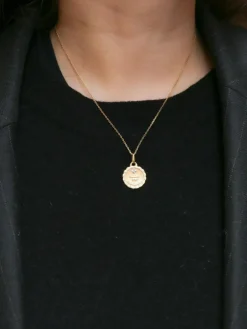 Médaille amour Augis en or, plus qu'hier moins que demain