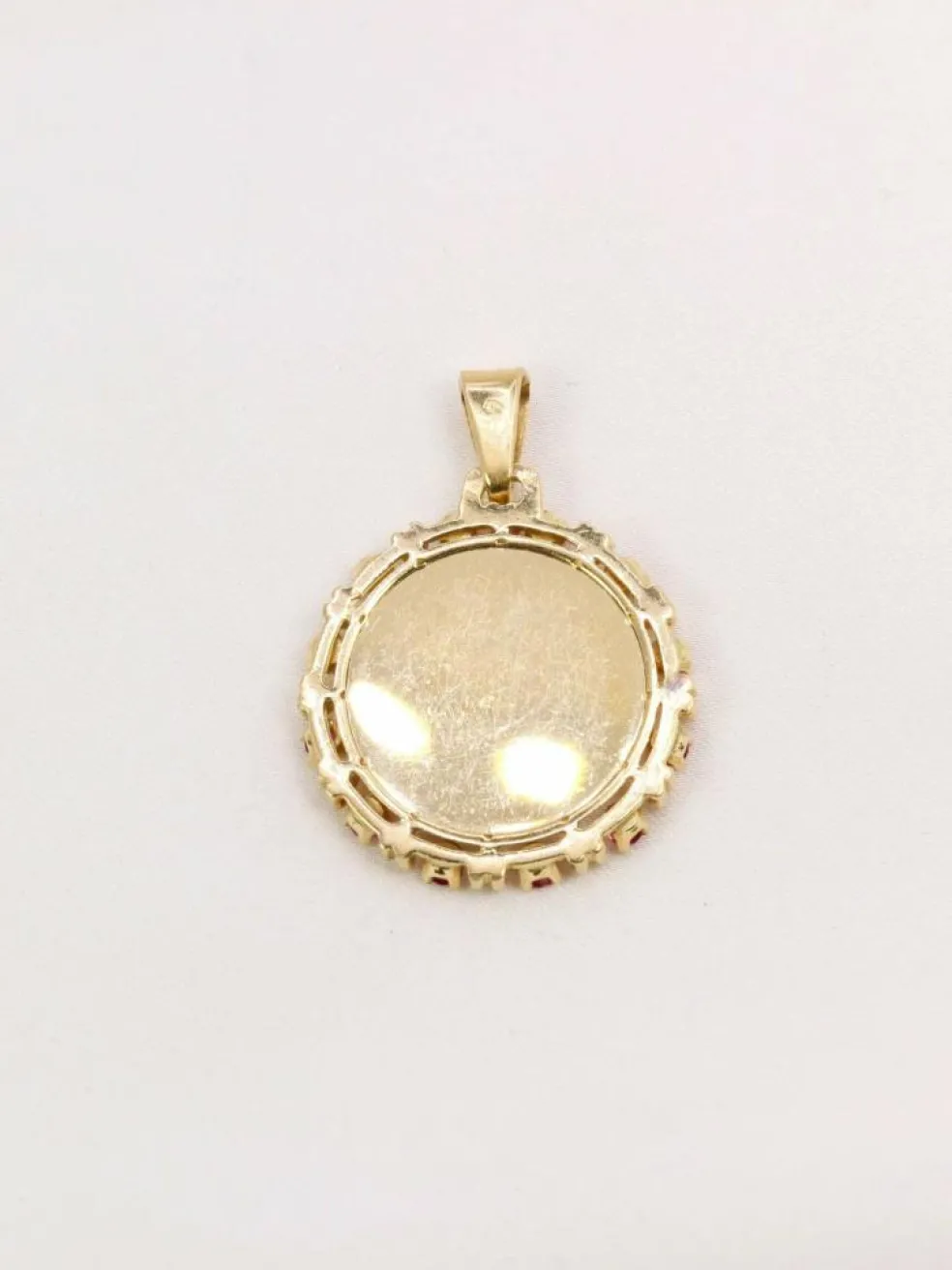 Médaille Amour AUGIS entourage coeur rubis Plus qu’hier moins que demain diamant rubis