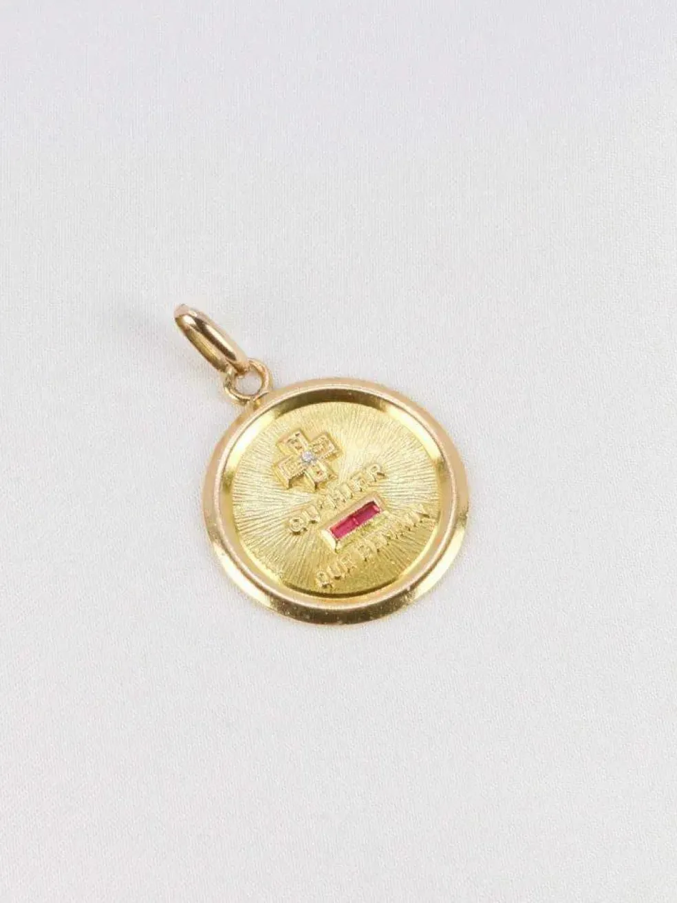 Médaille amour Augis ronde Plus qu'hier moins que demain or jaune diamant rubis