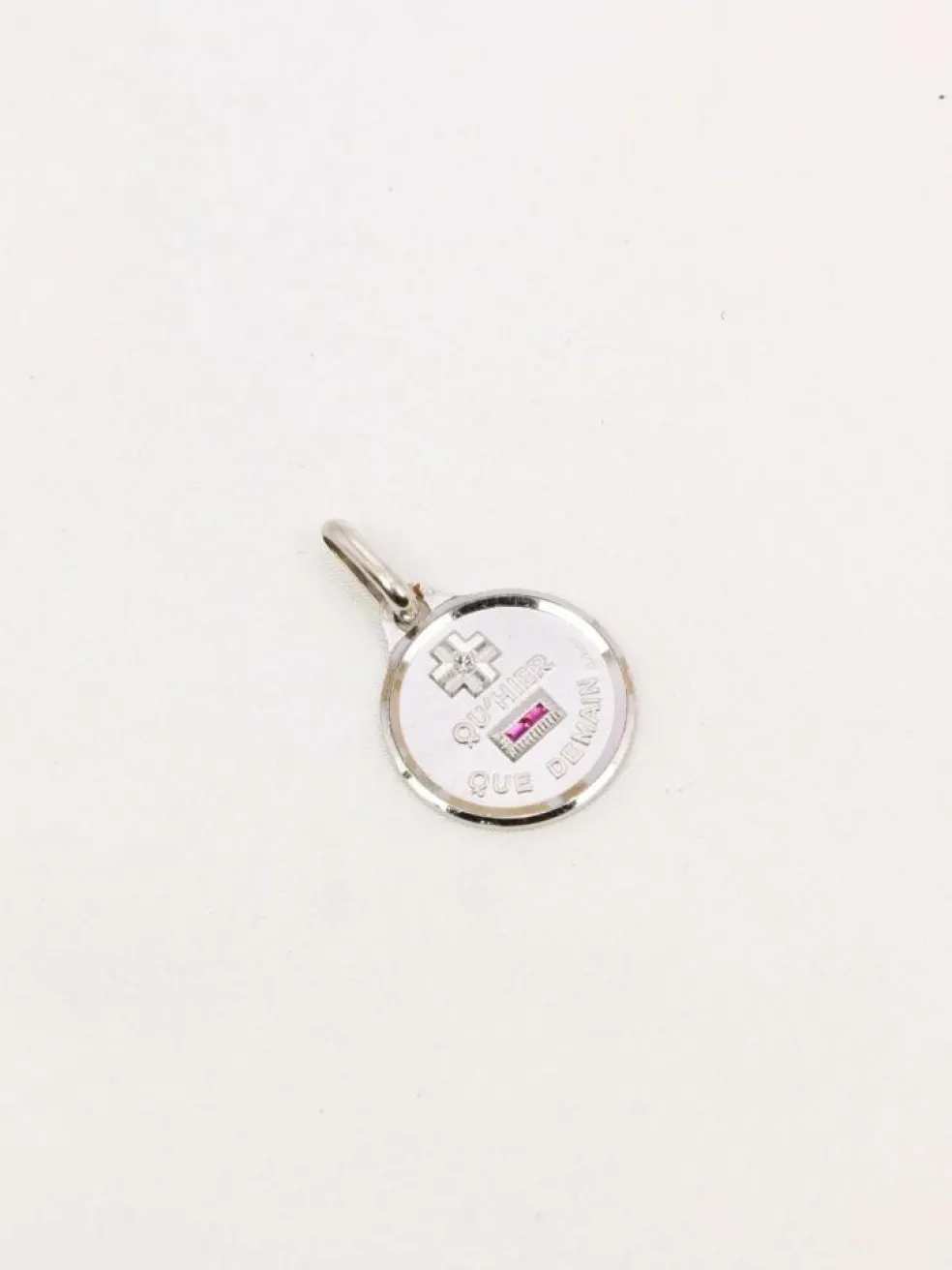 Médaille amour Augis ronde Plus qu'hier moins que demain or blanc diamant rubis