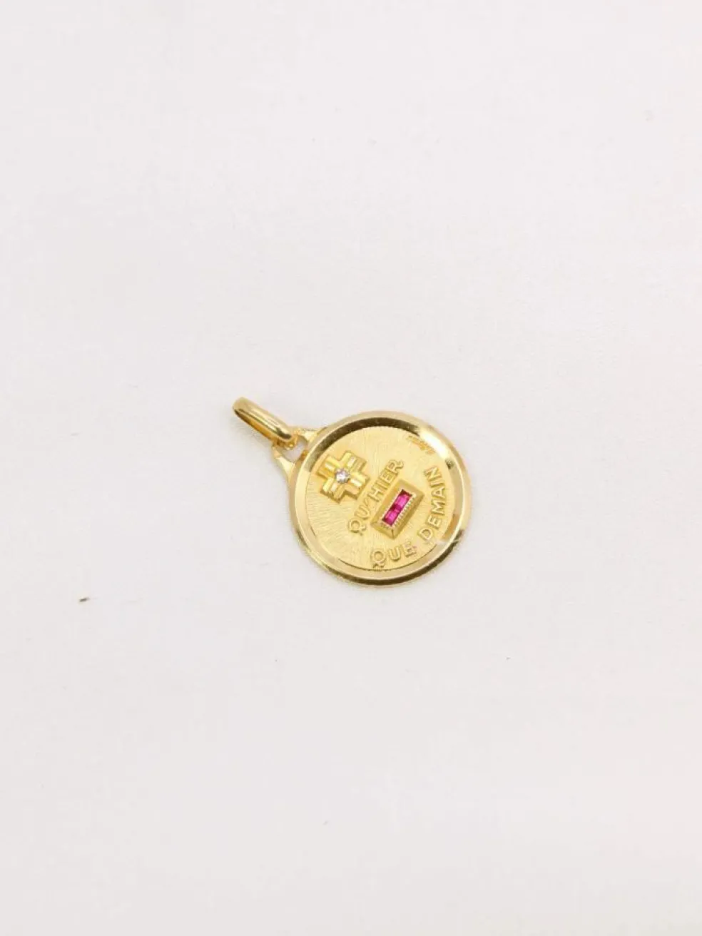 Médaille amour Augis ronde or jaune diamant rubis
