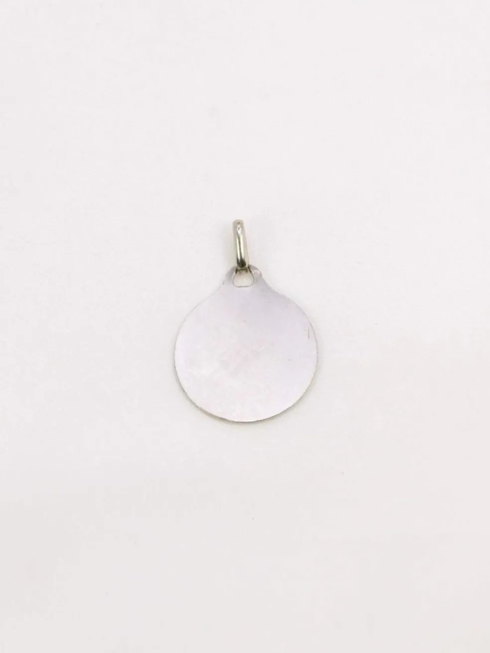 Médaille amour Augis ronde Plus qu'hier moins que demain or blanc diamant rubis