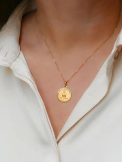 Médaille amour Augis ronde or et diamant, Plus qu’hier moins que demain