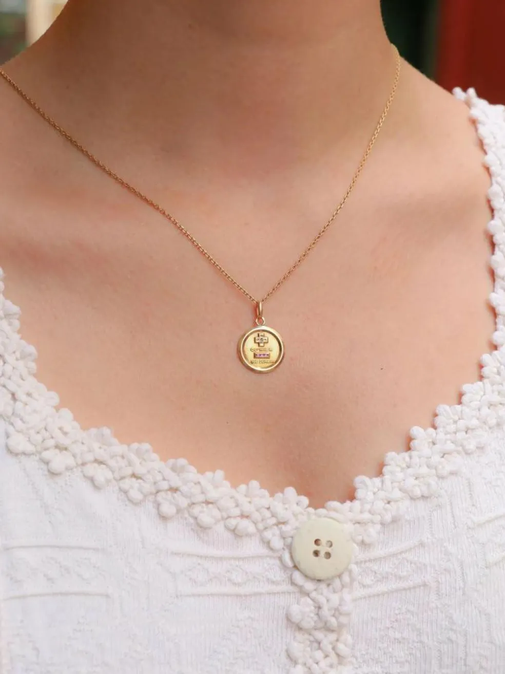 Médaille amour AUGIS ronde Plus qu'hier Moins que Demain or jaune diamant rubis