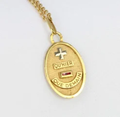 Médaille Amour ovale Plus qu’hier moins que demain, Augis