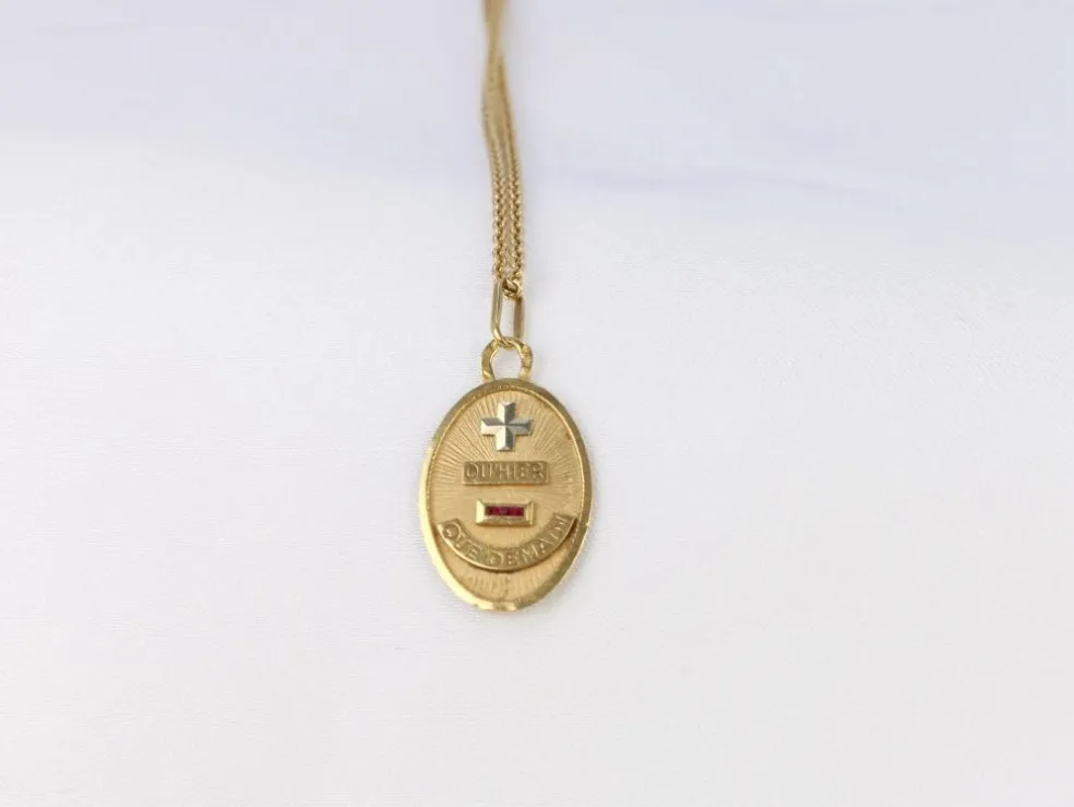 Médaille Amour ovale Plus qu’hier moins que demain, Augis