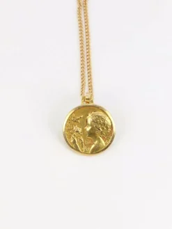 Médaille ancienne en or figurant la fillette à la rose