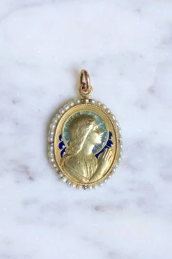 Médaille ancienne en or, Vierge Marie, émail et perles