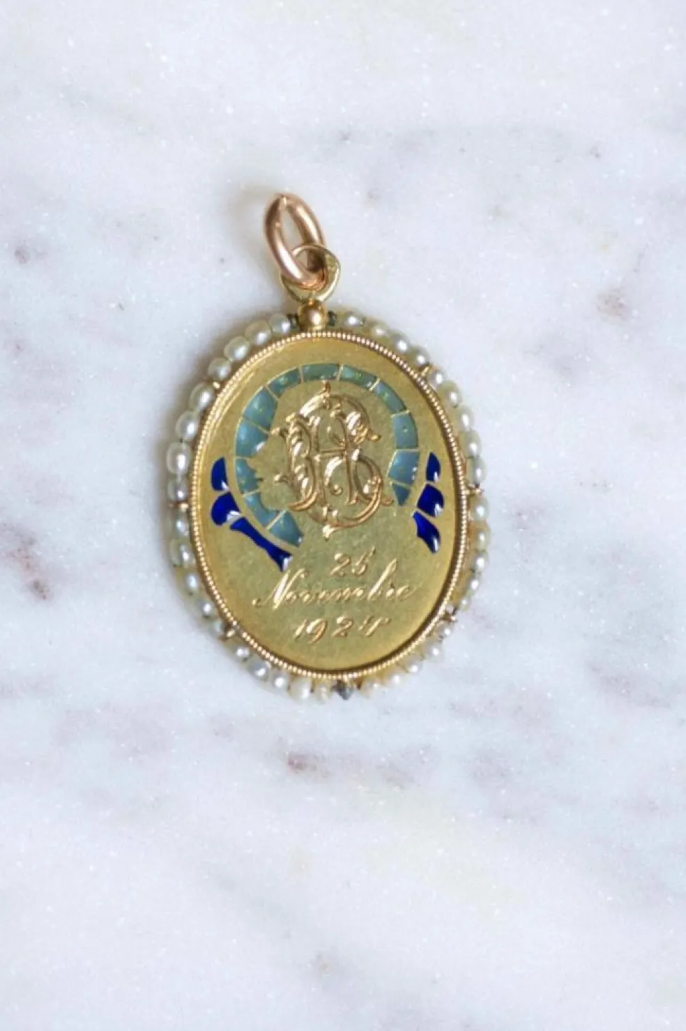 Médaille ancienne en or, Vierge Marie, émail et perles