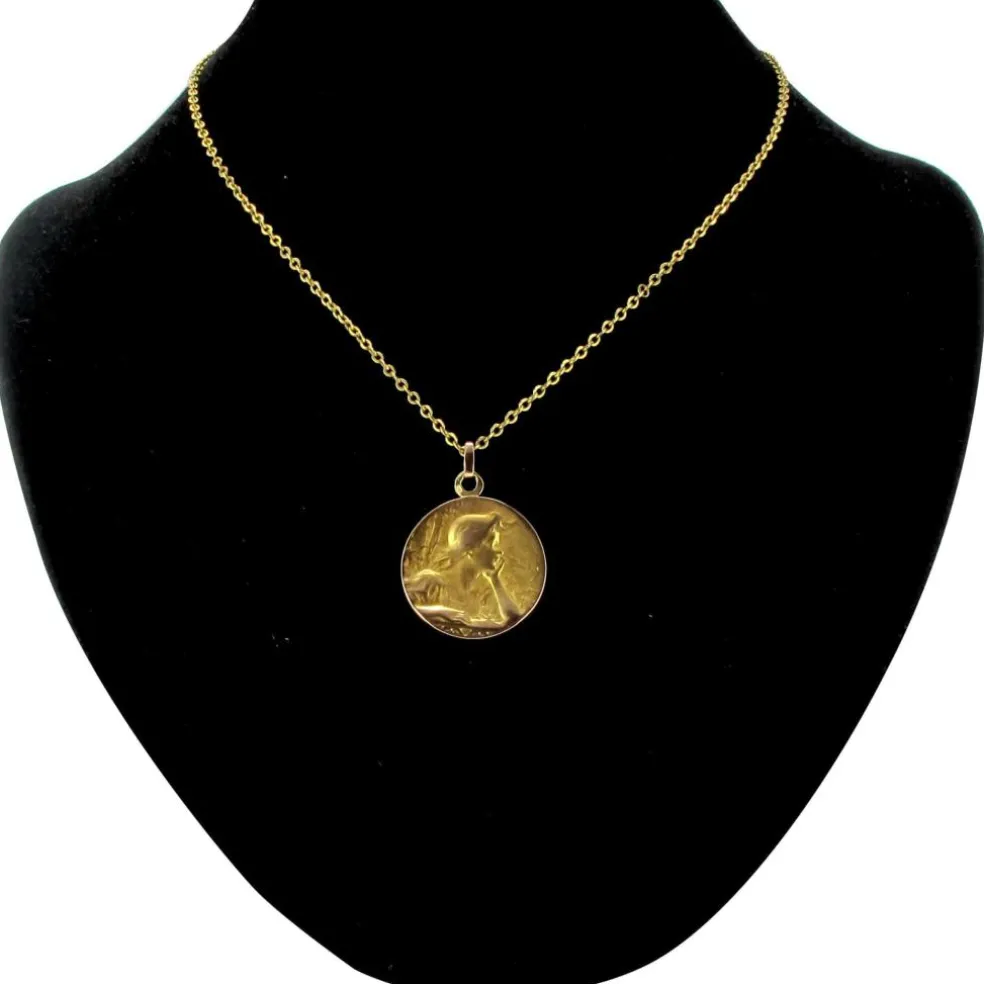 Médaille ancienne or rose portrait de femme