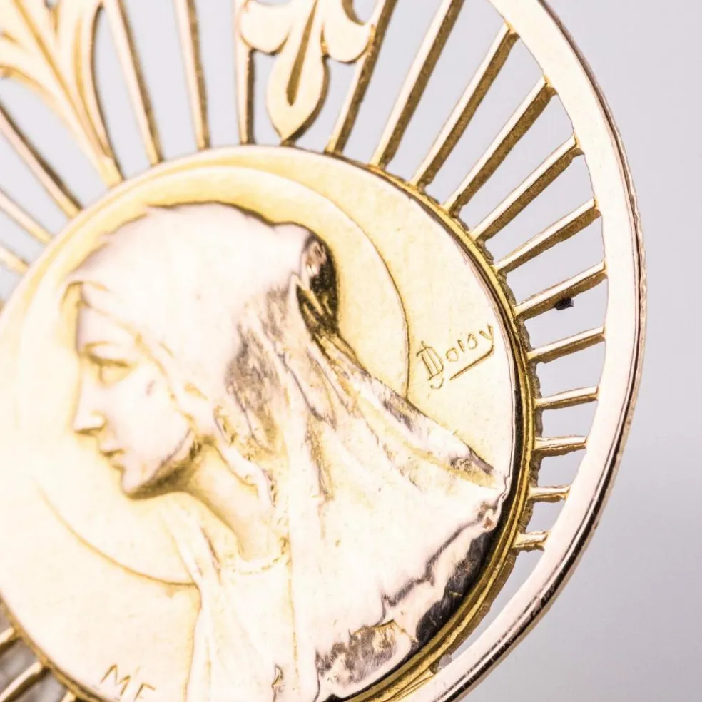 Médaille ancienne or rose Vierge auréolée