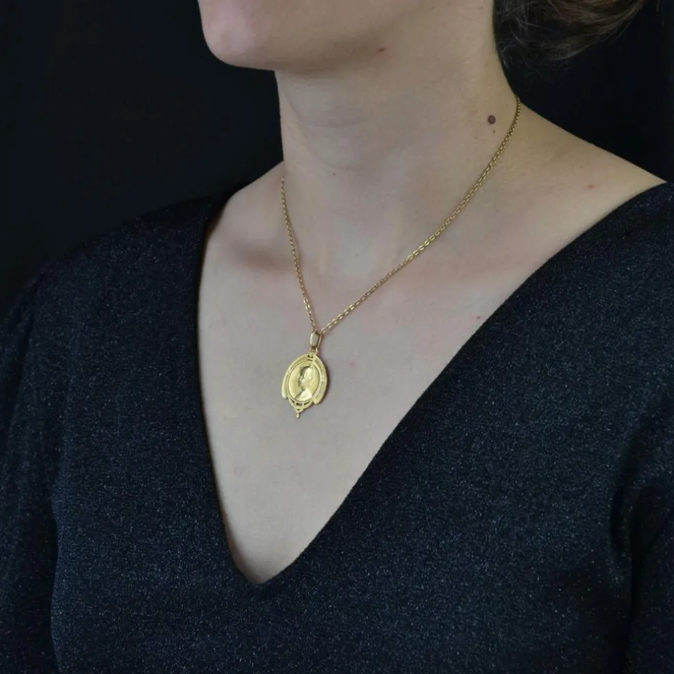 Médaille ancienne portrait de femme