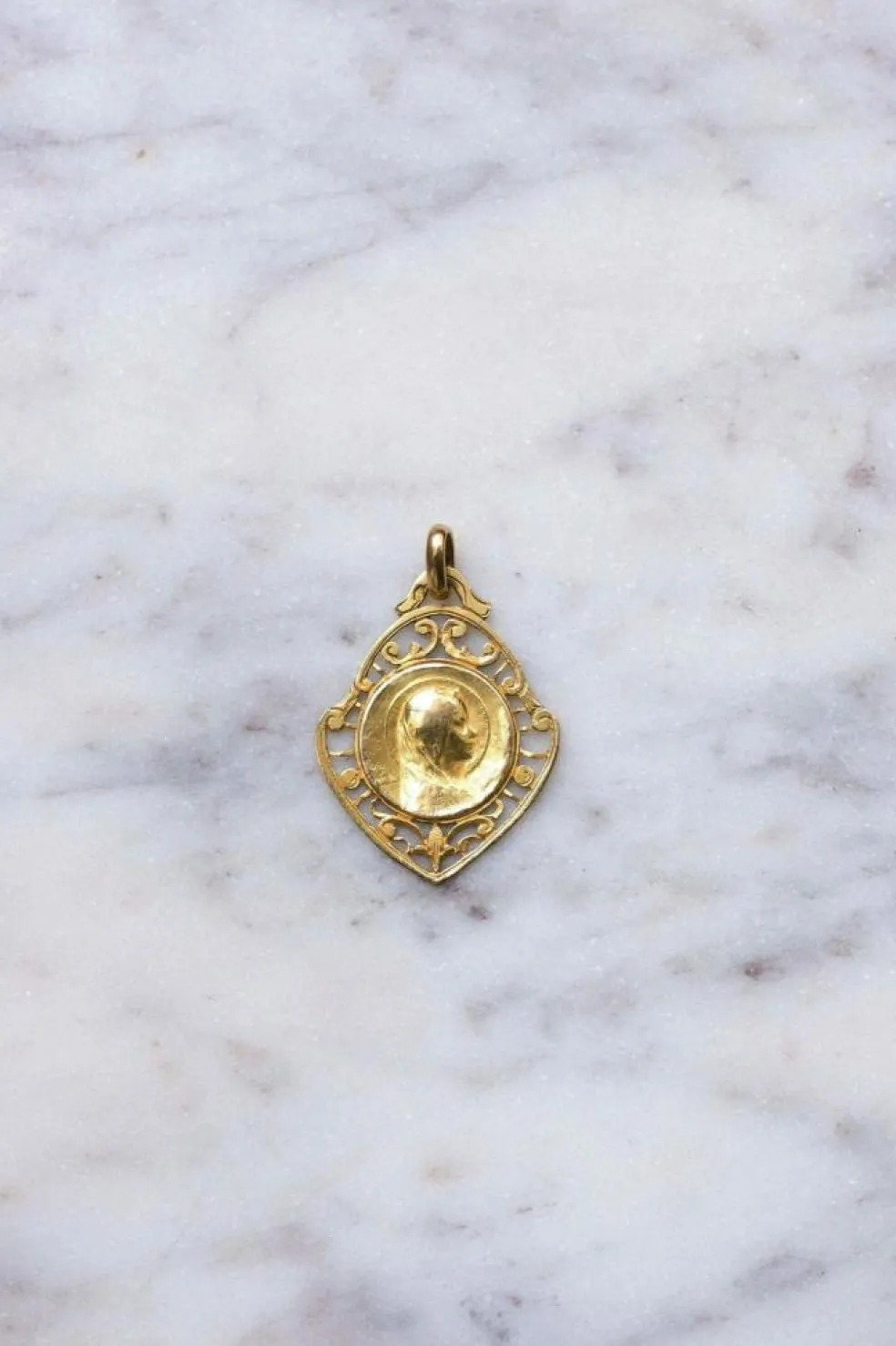 Médaille ancienne Vierge Marie en or, Art Nouveau