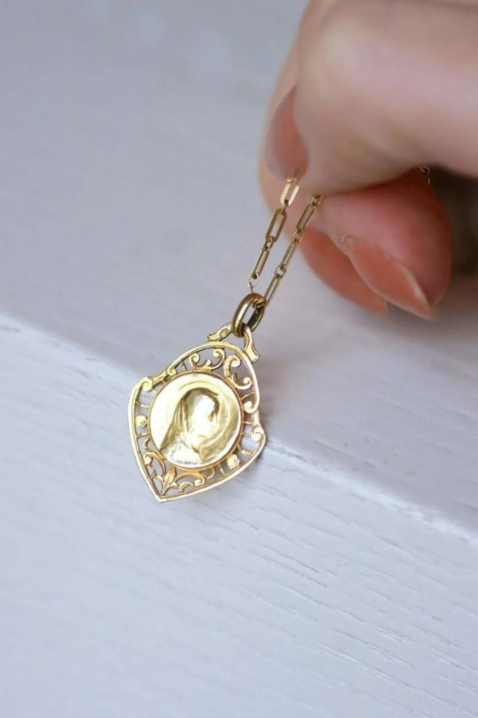 Médaille ancienne Vierge Marie en or, Art Nouveau
