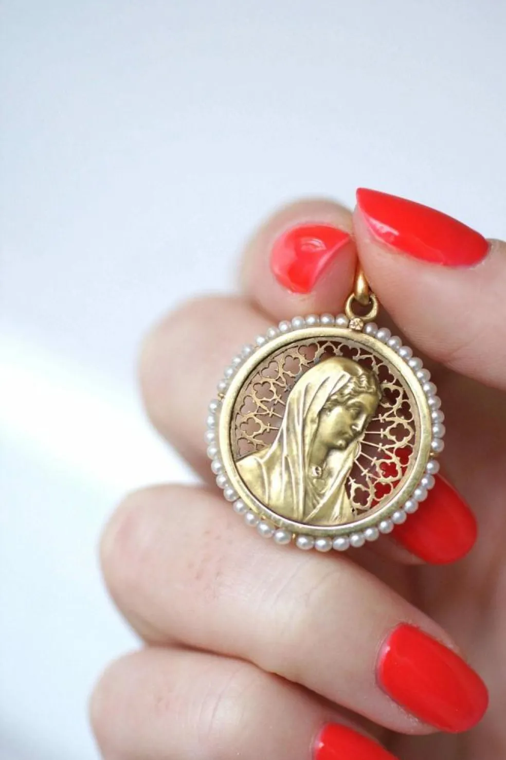 Médaille ancienne Vierge Marie or et perles fines