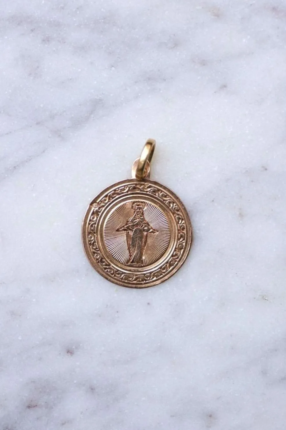 Médaille ancienne Vierge Marie en or rose