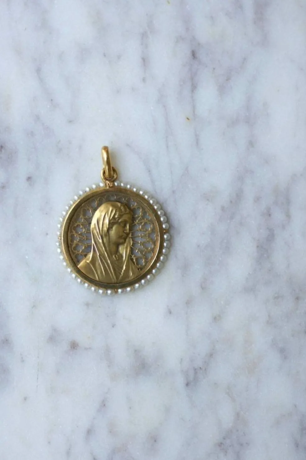Médaille ancienne Vierge Marie or et perles fines