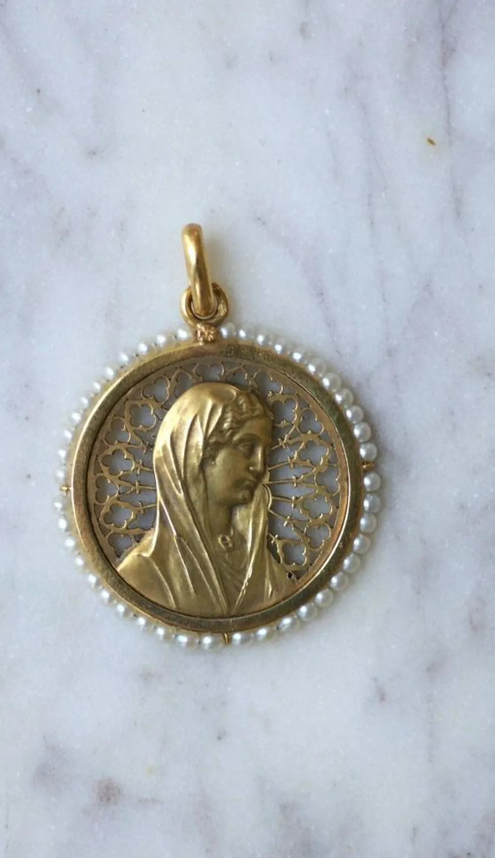 Médaille ancienne Vierge Marie or et perles fines