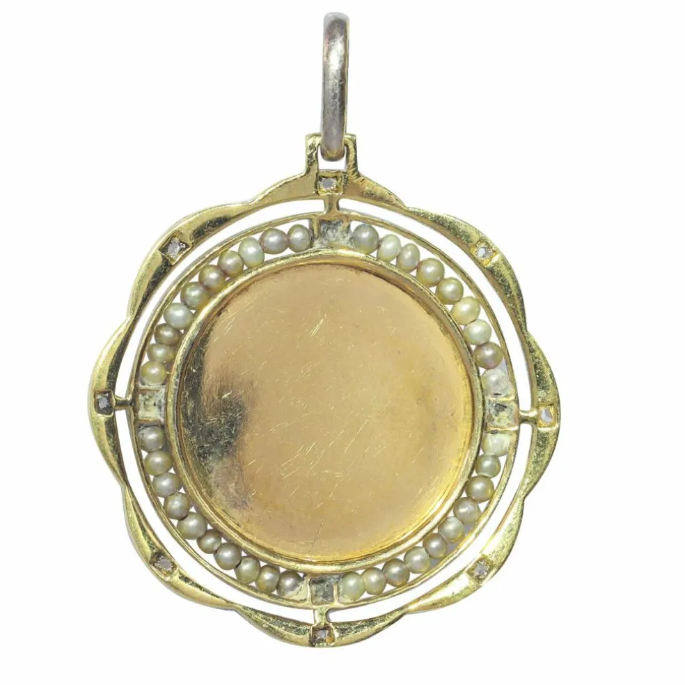 Médaille ancienne vintage en or 18 carats de style édouardien et art déco des années 1910 sertie de diamants et de perles Mère Marie Notre-Dame du Perpétuel Secours
