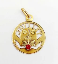 Médaille antique or jaune mois de naissance Juillet et pierre rouge (circa 1900)