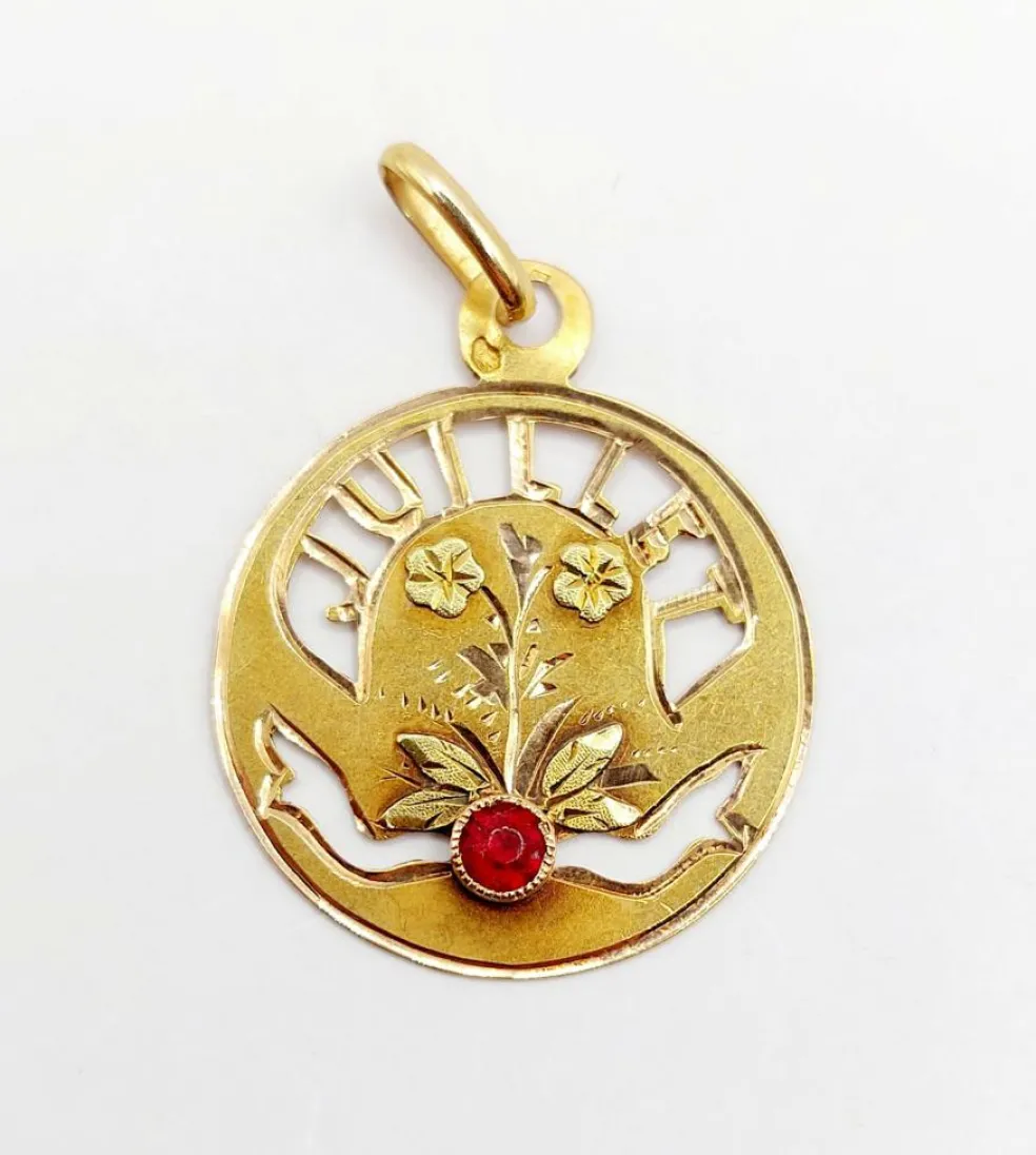 Médaille antique or jaune mois de naissance Juillet et pierre rouge (circa 1900)