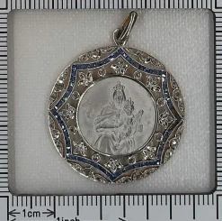 Médaille Art déco diamants et saphirs