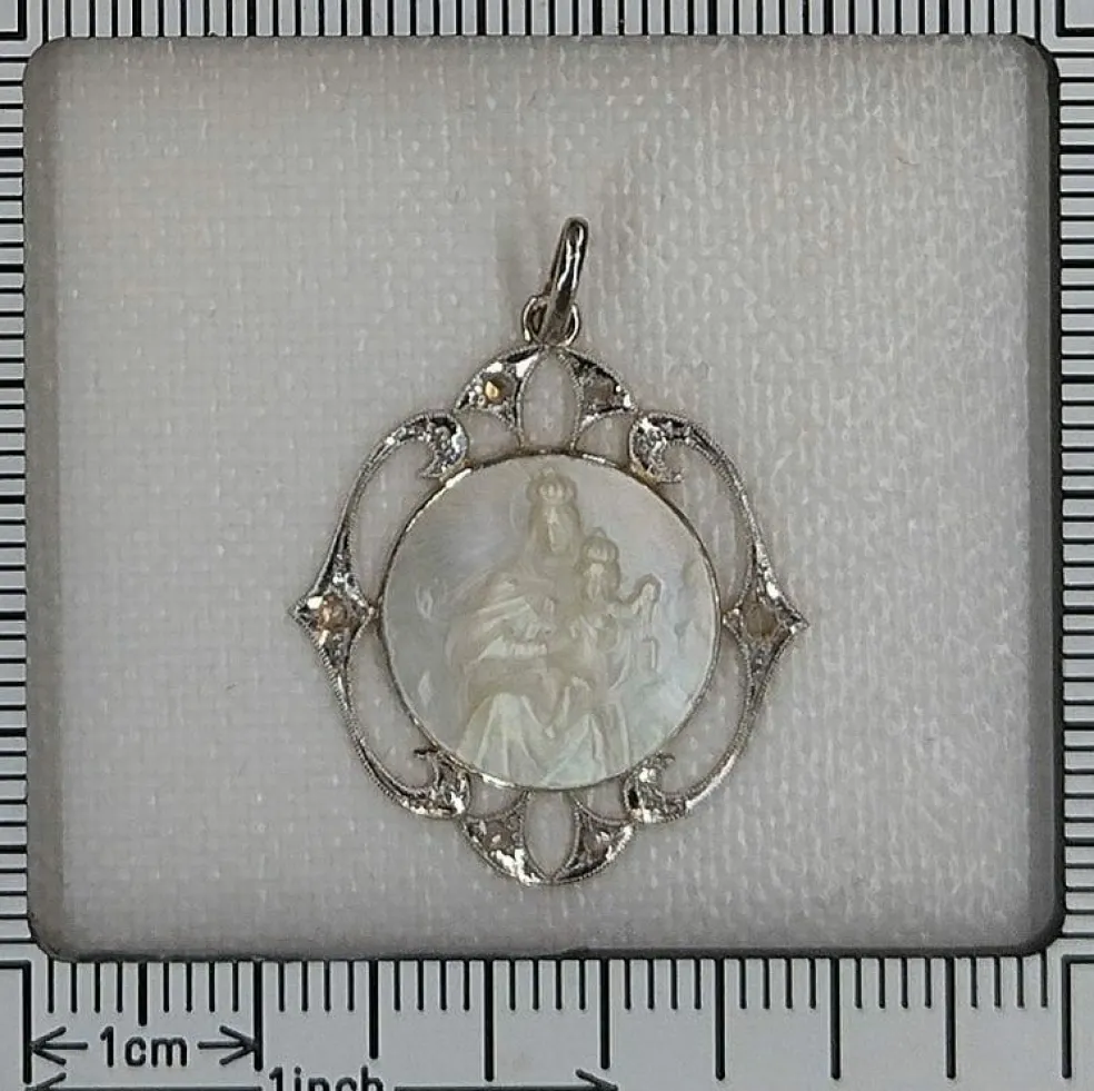 Médaille Art Déco diamants Marie et l'enfant Jésus