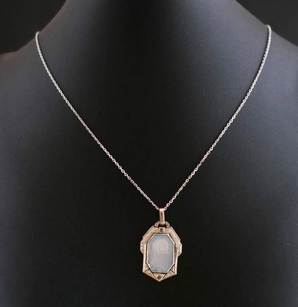 Médaille Art Déco, nacre, diamants