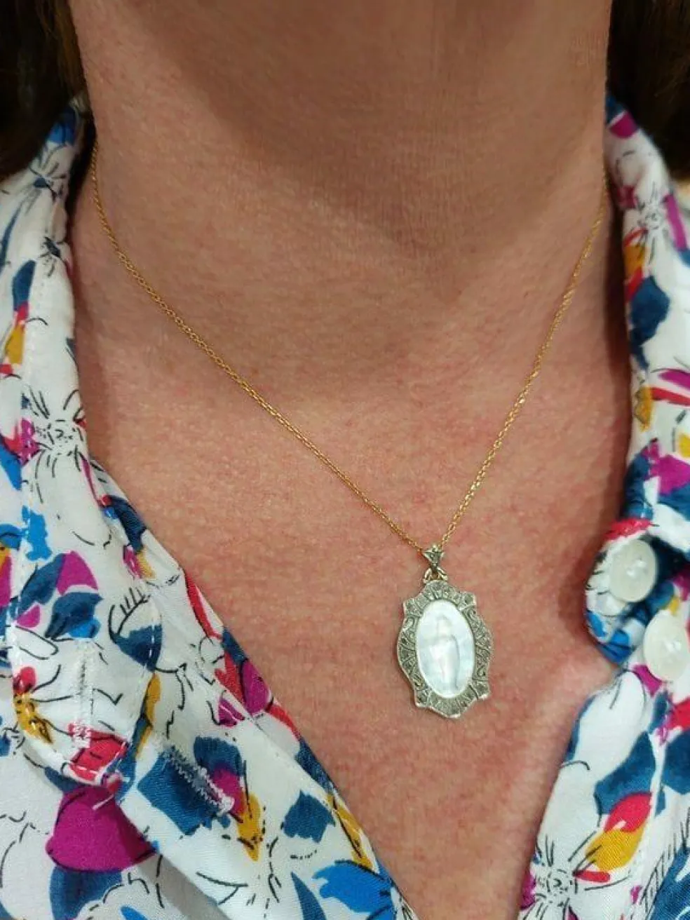 Médaille Art Déco, vierge en or jaune/ blanc