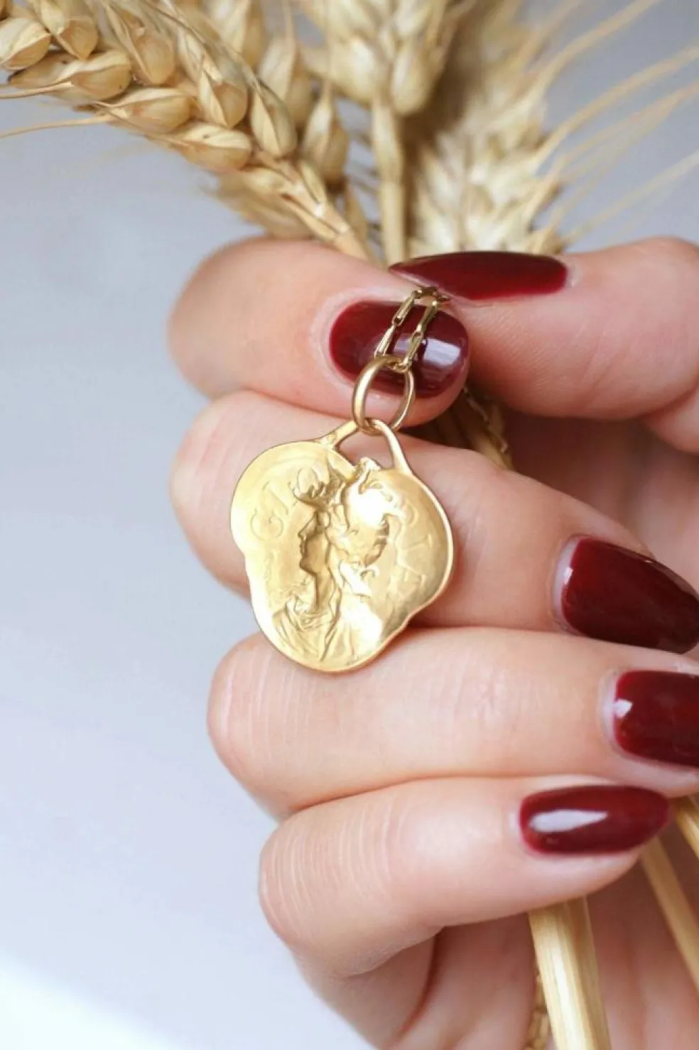 Médaille Art Nouveau Gloria par F. Rasumny sur or
