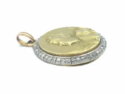 Médaille Art Nouveau or jaune et diamants