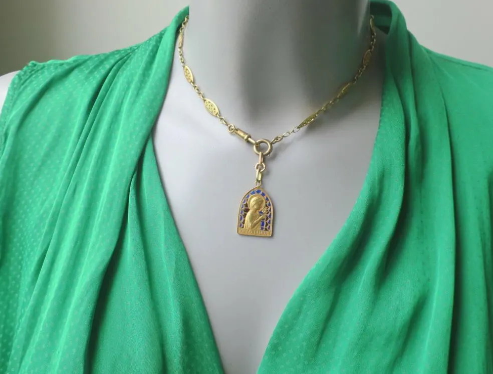 Médaille Art Nouveau Vierge au Lis émail plique à jour