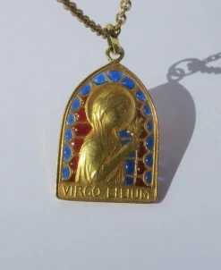 Médaille Art Nouveau Vierge au Lis émail plique à jour