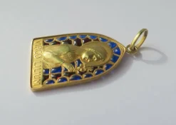 Médaille Art Nouveau Vierge au Lis émail plique à jour