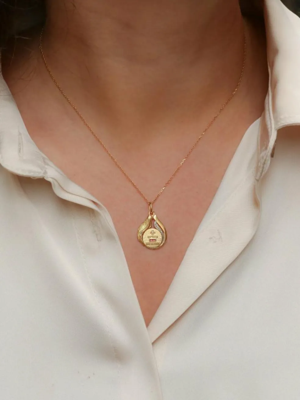 Médaille Augis Colombe en or, Plus qu’hier moins que demain, A. Augis