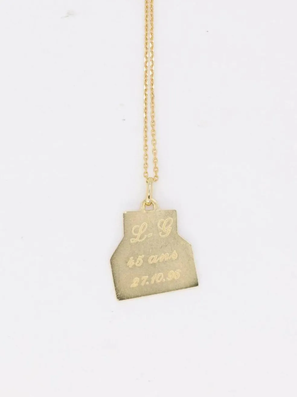 Médaille Augis lettre d’amour or et rubis, Plus qu’hier moins que demain